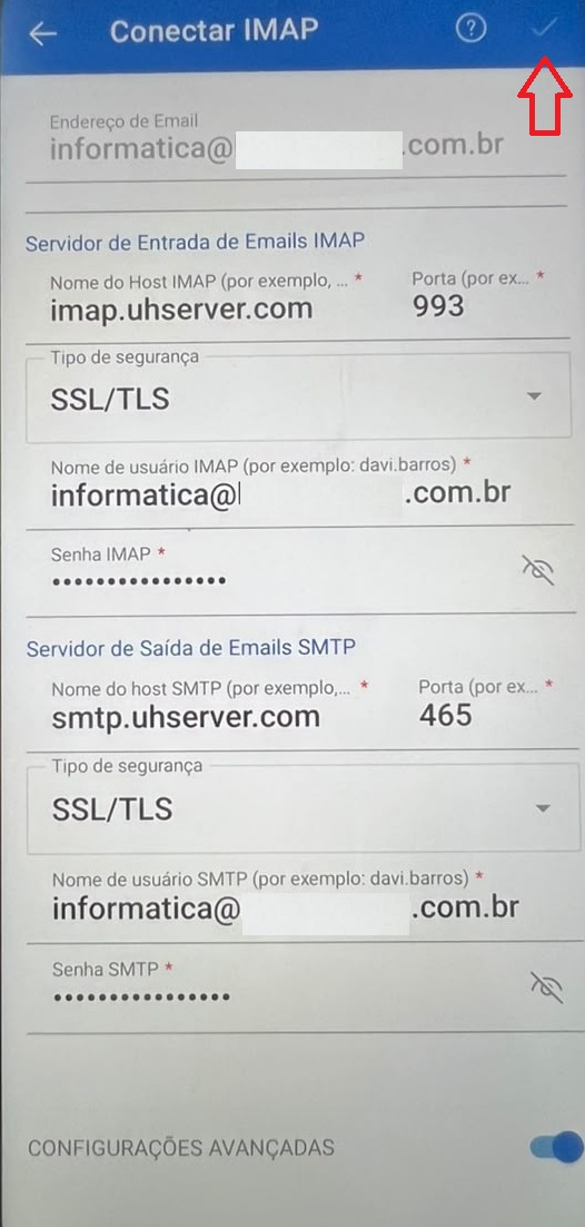 Campos de servidor de saída SMTP preenchidos no Outlook, com o botão de confirmação (Check) no canto superior direito.